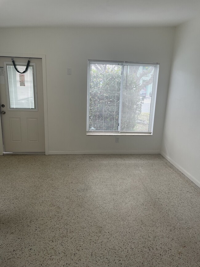 Photo - 11135 2nd St E