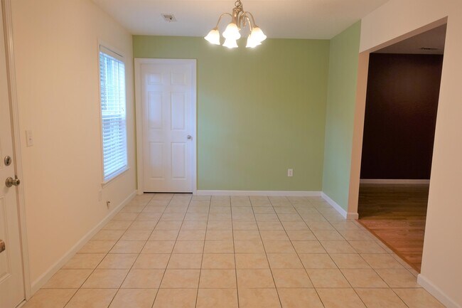 Photo - 103 Middlehouse Way