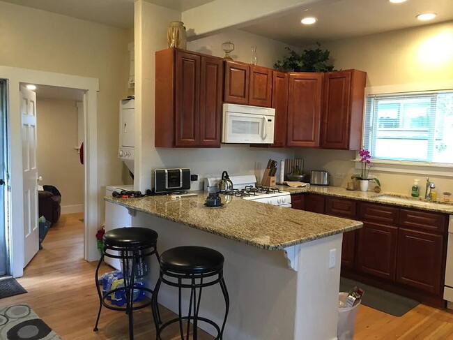 Photo - 932 Grandview Ave