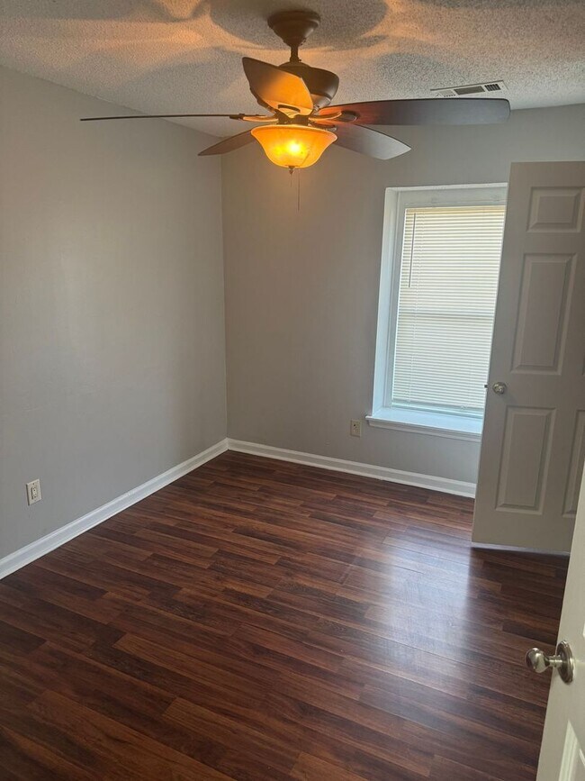 Photo - 7643 Ivy Hollow Dr