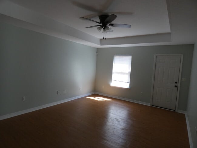 Photo - 668 Edney Ave W