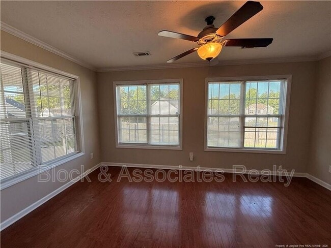 Photo - 402 Colonist Pl
