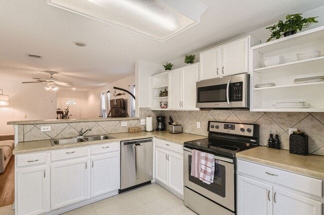 Building Photo - Fully Furnished 3 Bedroom near Greenbelt in Southeast Austin- Easy Access to 35!