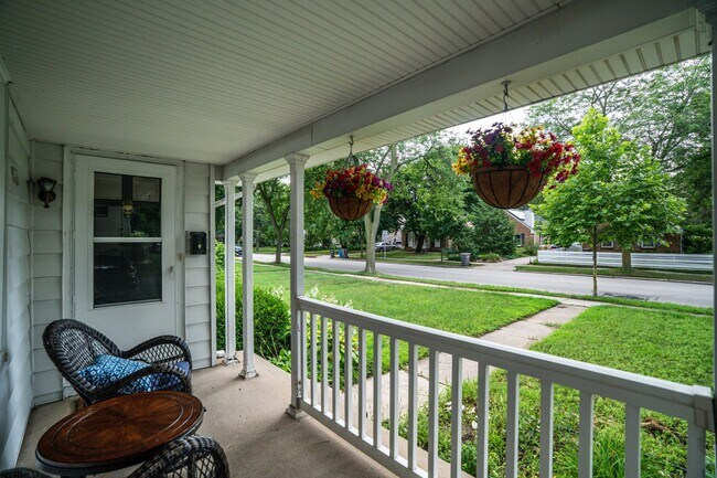 Photo - 100 E Henry Clay St Apartment