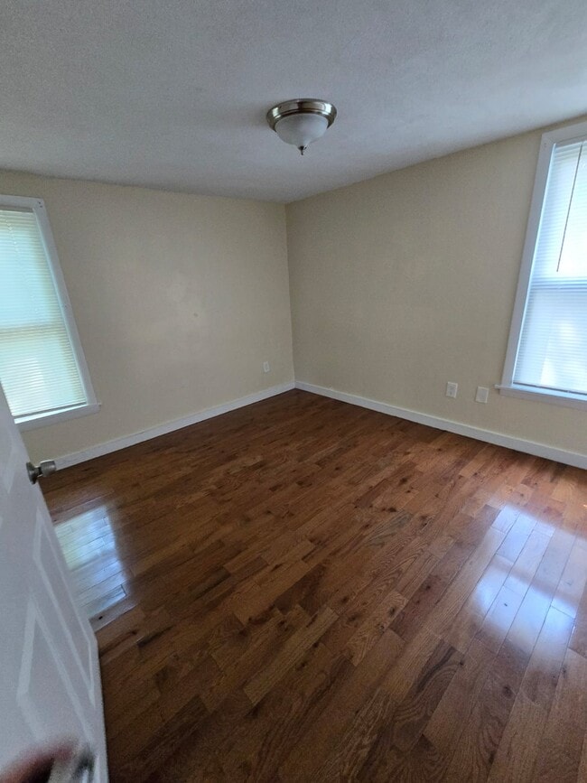 Photo - 622 Newhall St