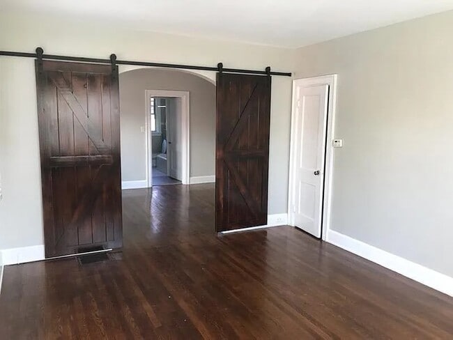 Living room - 3250 Nash Ave Unit 2