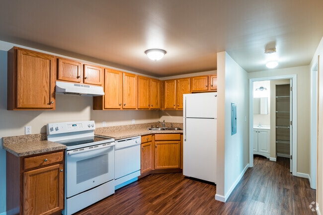 2BR, 1BA - 730SF - Kitchen