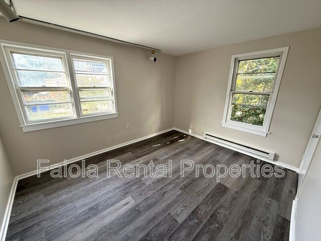 Photo - 827 Church St