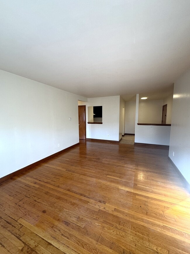 Building Photo - 580 Bridge St Unit 35