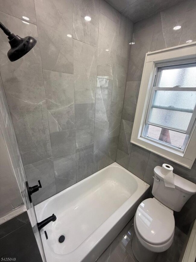 85 Sunnyside Terrace Unit 3