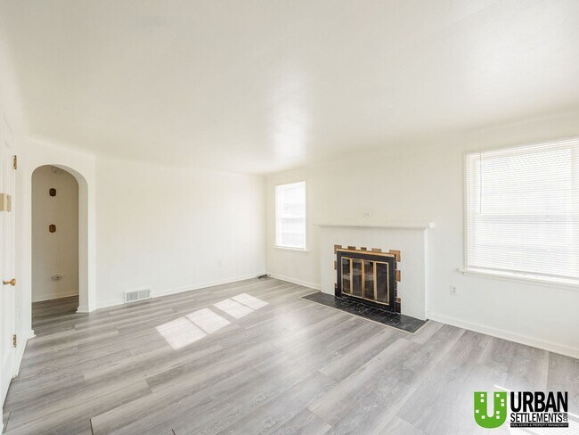 Photo - 2427 W Walton Ave