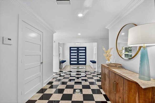 Photo - 2900 Greenbriar Blvd
