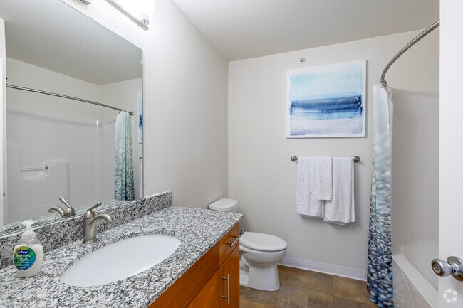 2BD, 1BA - 950SF - Bathroom