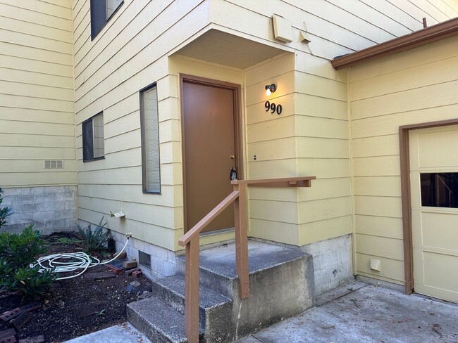 Photo - 2 bedroom 1.5 bathroom duplex in quiet Thurston neighborhood!