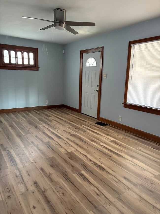 Photo - 1410 E Blake Ave