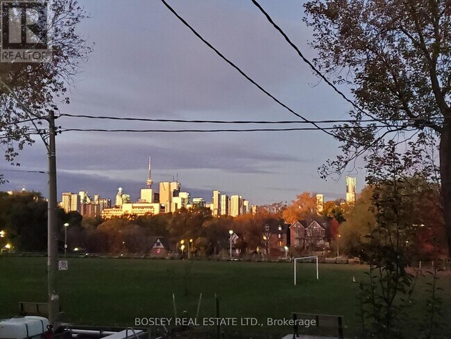 Photo - 597 Carlaw Ave