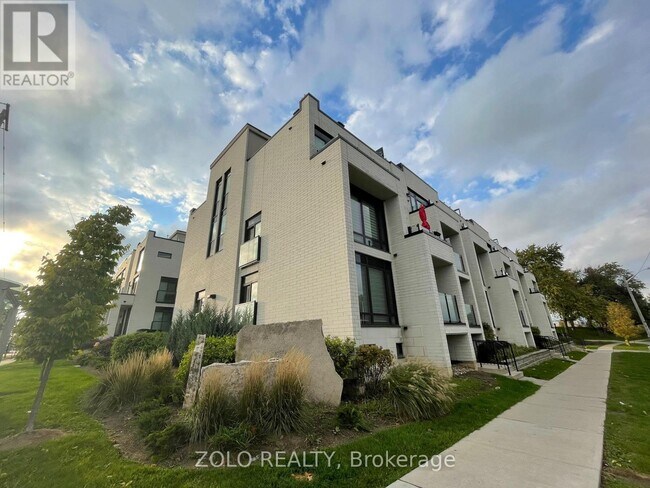 Photo - 130 Widdicombe Hill Blvd