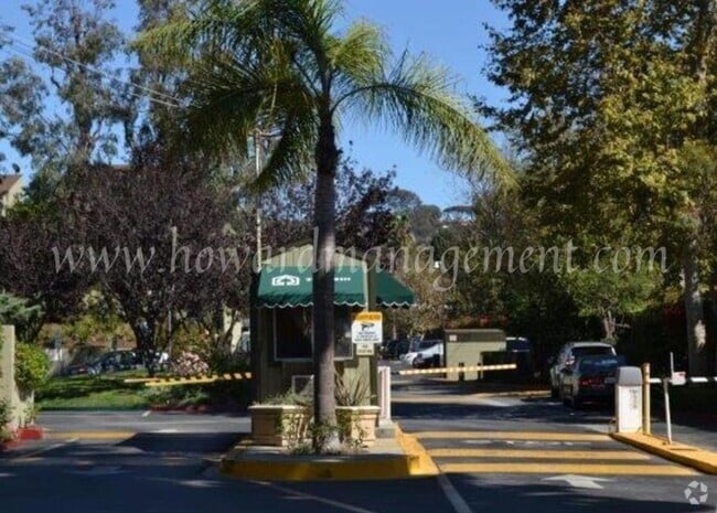 Building Photo - 3 Bedroom 2 Bathroom Condo in the Desirabl... Unit 600