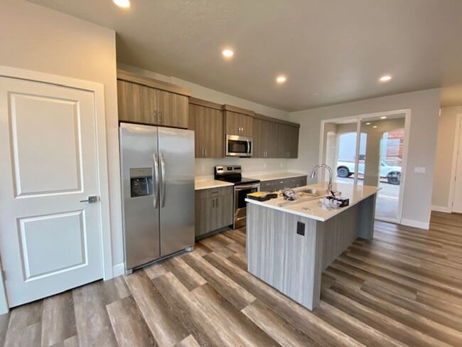 Photo - 438 N Stone Mountain Dr Unit A