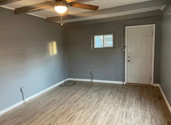 Photo - 3217 James Ave