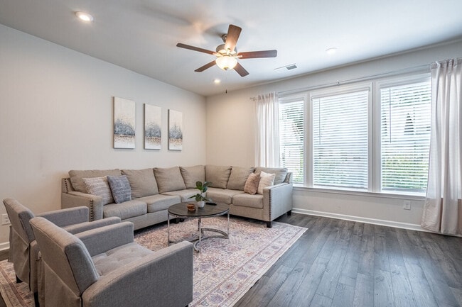 Photo - 290 Mahone Dr Unit SI ID1605318P