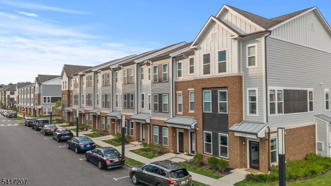 Photo - 8 Jessica Ln