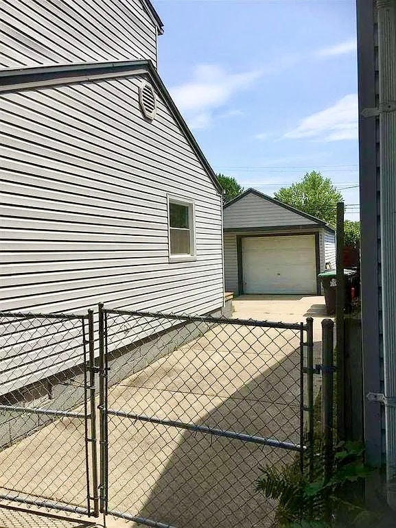 Photo - 6171 Wilkie St