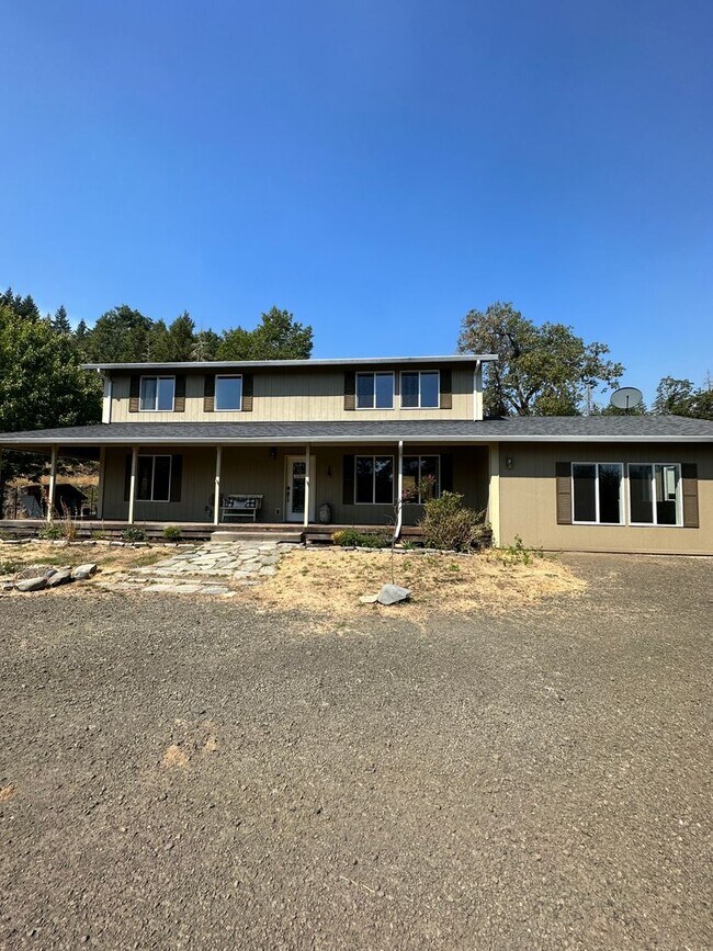 325 Kellisha Ln