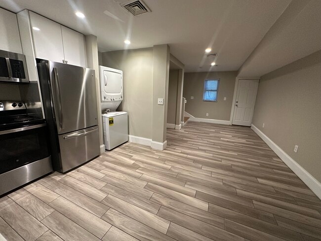 Building Photo - 26 Pembroke St Unit 1CP
