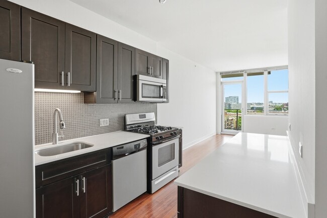Building Photo - 1314 N Wells St