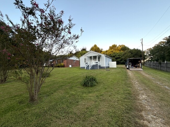 Building Photo - 5208 Summit Ave Rental