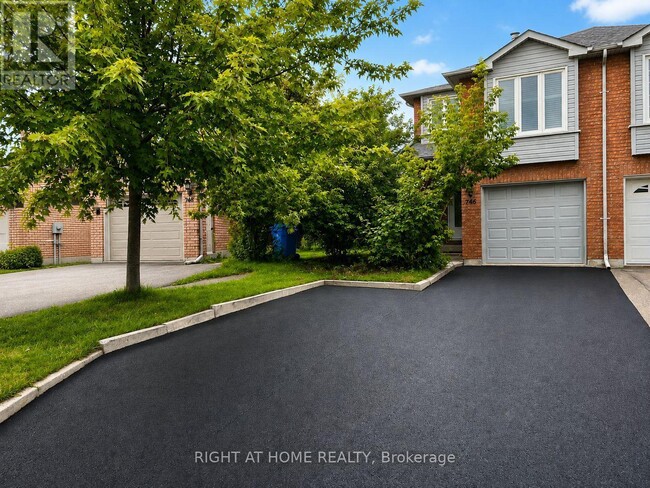 Photo - 746 Walpole Crescent