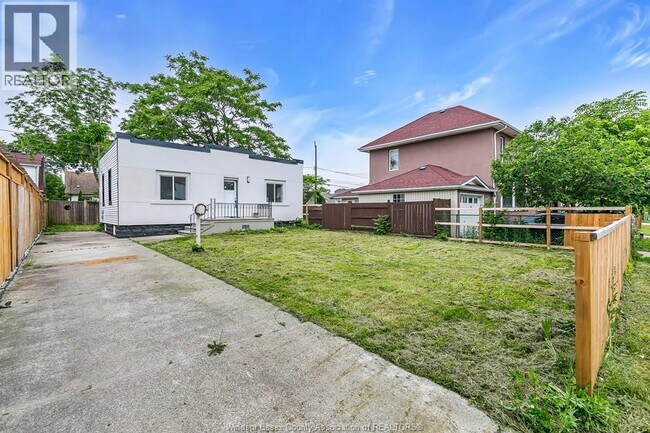 Photo - 1737 Drouillard Rd