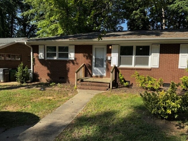 Photo - Newly renovated 2-bedroom, 1-bath duplex in Charlotte Located just minutes from NoDa, Plaza Midwo...