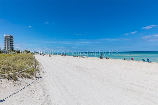 6917 Collins Ave Unidad PH04