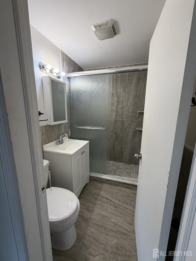 Photo - 2729 Woodbridge Ave