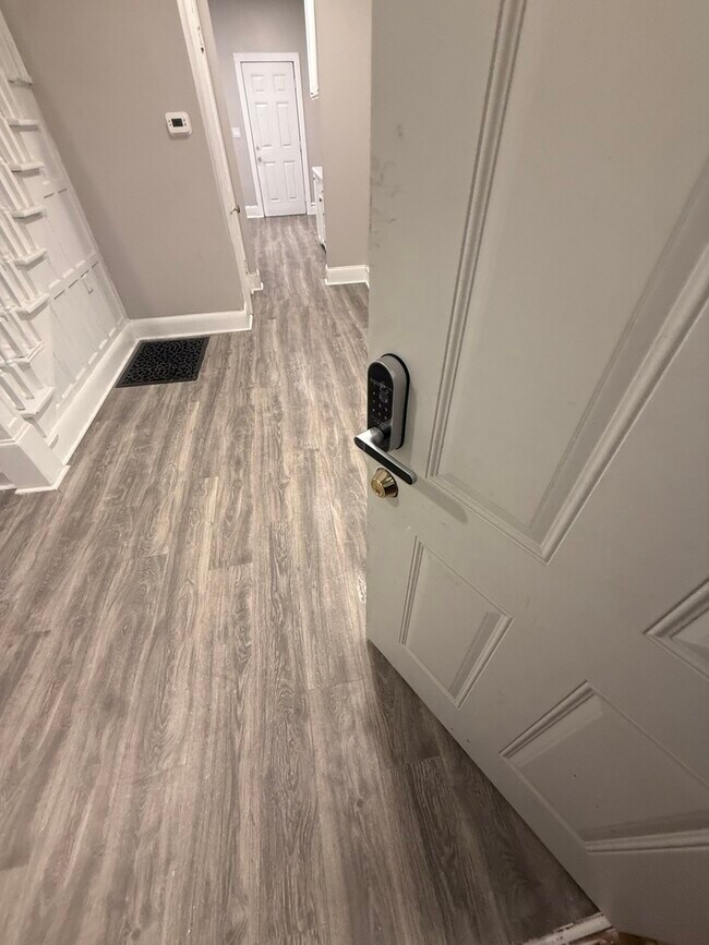 Photo - 746 N Schuyler Ave