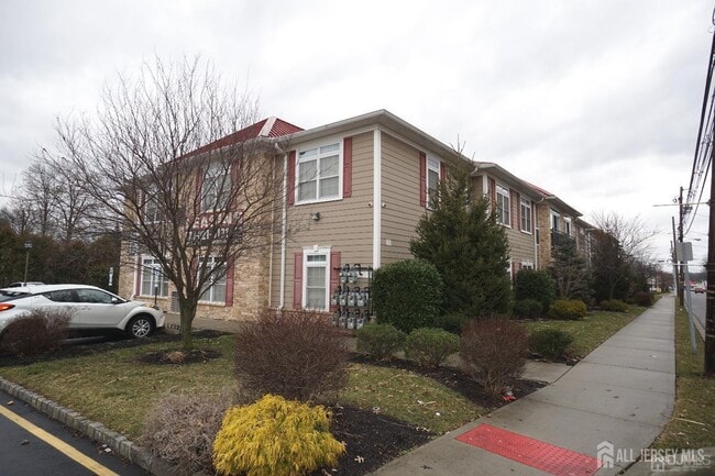 Photo - 475 Avenel St Unit 101