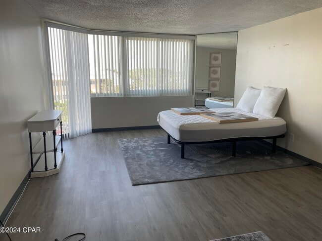 Photo - 8817 S Thomas Dr Unit 404