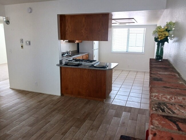 Building Photo - 437 S Sunset St Unit C