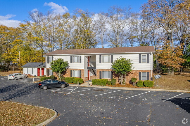 Building Photo - Maple Court Apartments