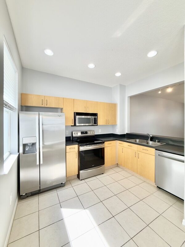 Photo - 724 4th Ave