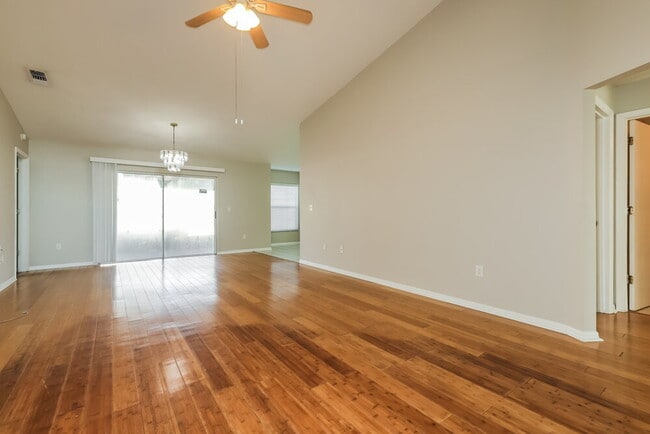 Photo - 219 Lookout Dr