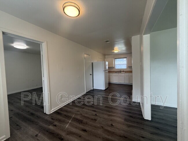 Photo - 6117 N Main St