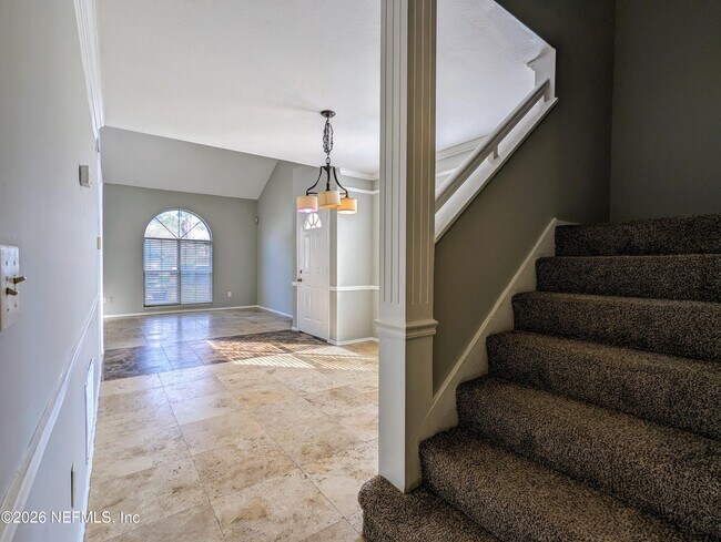 Photo - 572 Staffordshire Dr