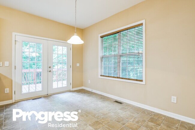 Photo - 136 Roan Dr