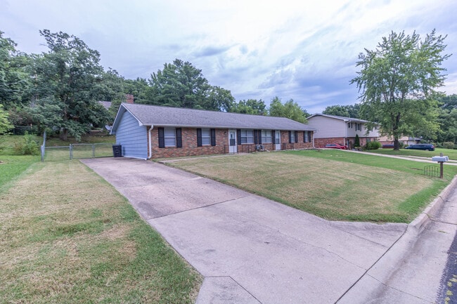 Building Photo - 1715 Stanford Dr Rental