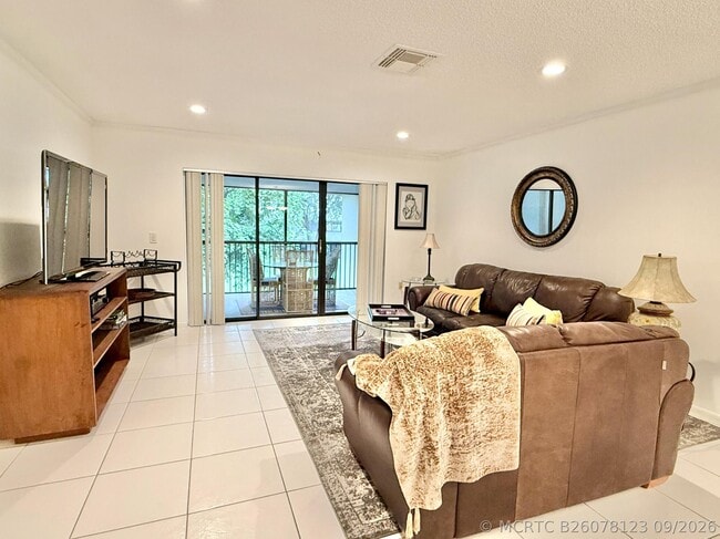 31 Stratford Ln W Unit D