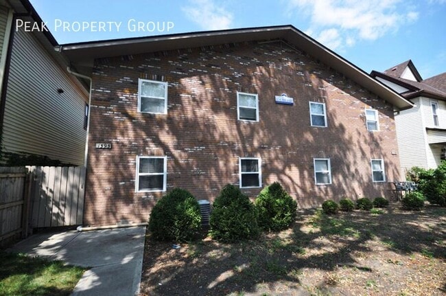 Building Photo - 1393 Summit St Unit D Rental