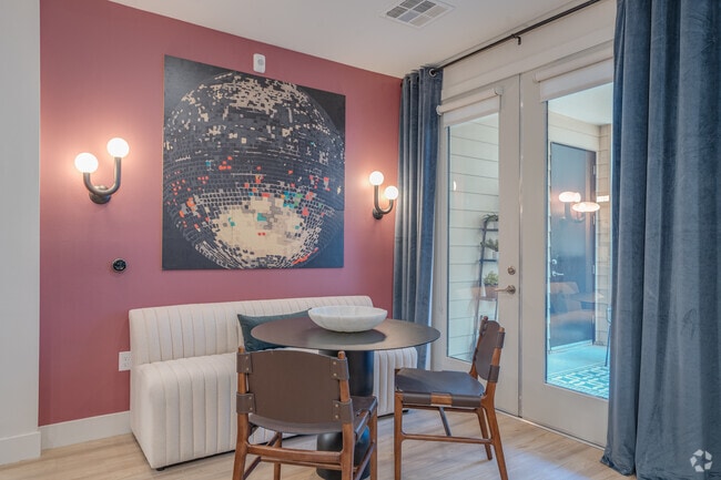 1BR, 1BA - 772SF - Dining Room